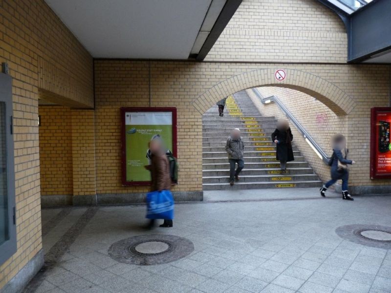 S-Bf Rath. Steglitz,li. Wand, vorAufgang S-Bahn