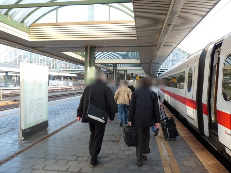 Bf Ostbahnhof, Bstg., Gl. 2, Abs. B, 1. Sto.