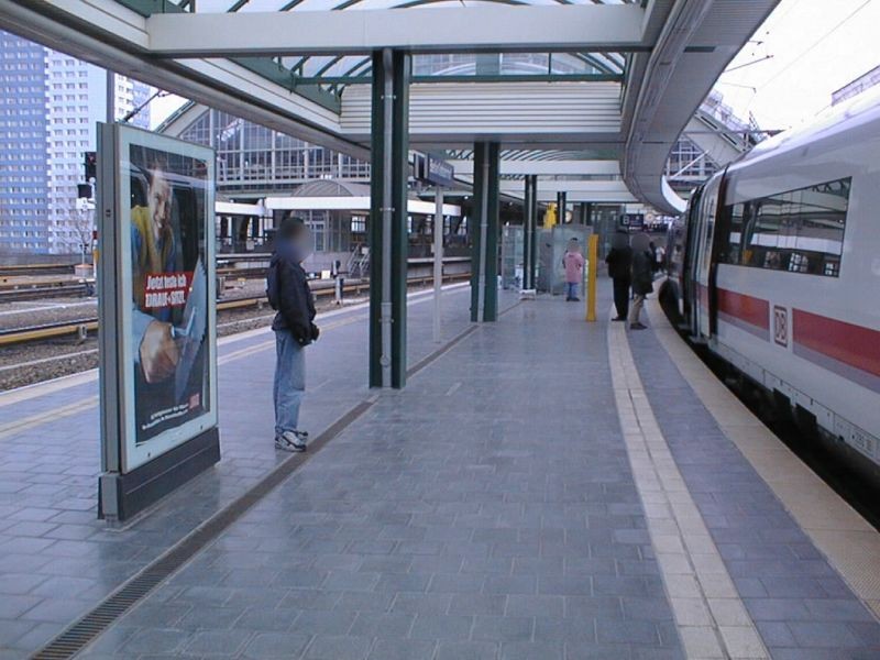 Bf Ostbahnhof, Bstg., Gl. 6, Abs. A, 1. Sto.