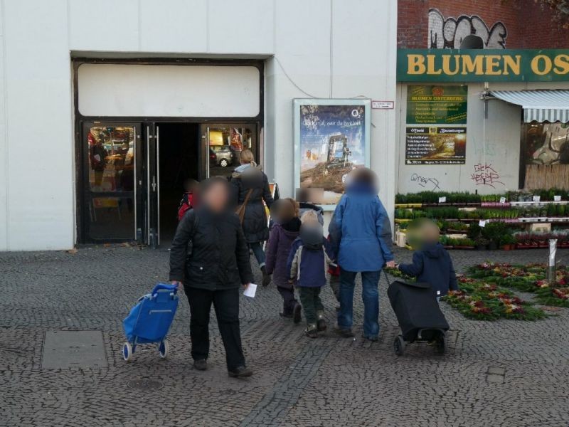 S-Bf Innsbrucker Pl., neb. Eing. Wexstr., rechts