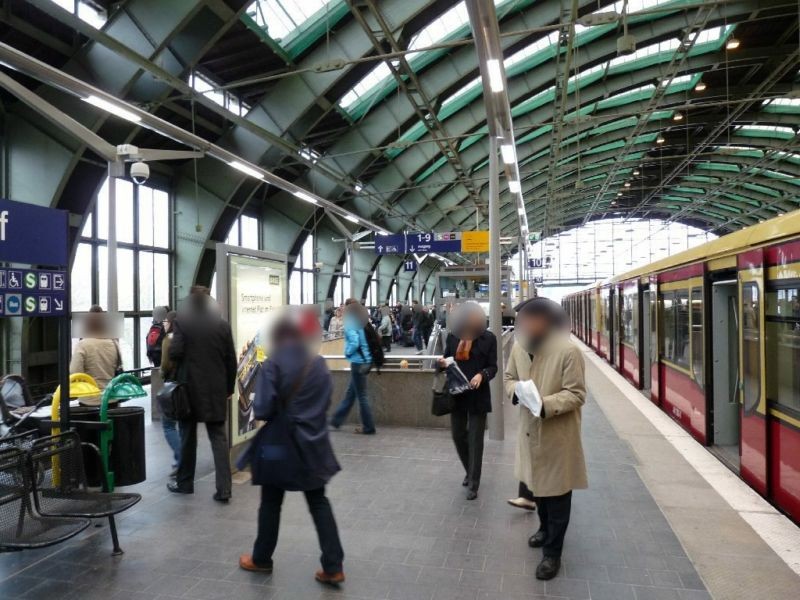 Bf Ostbahnhof, Bstg., Gl. 10, Ri. Osten, 2. Sto.