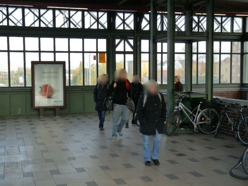 S-Bf Westend, EH, geg. Eing. und Treppe
