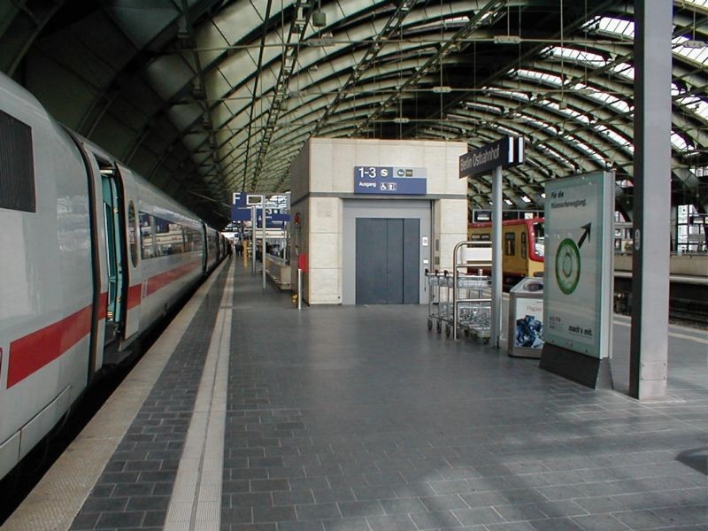 Bf Ostbahnhof, Gl. 6, Abs. F, 3. Sto.