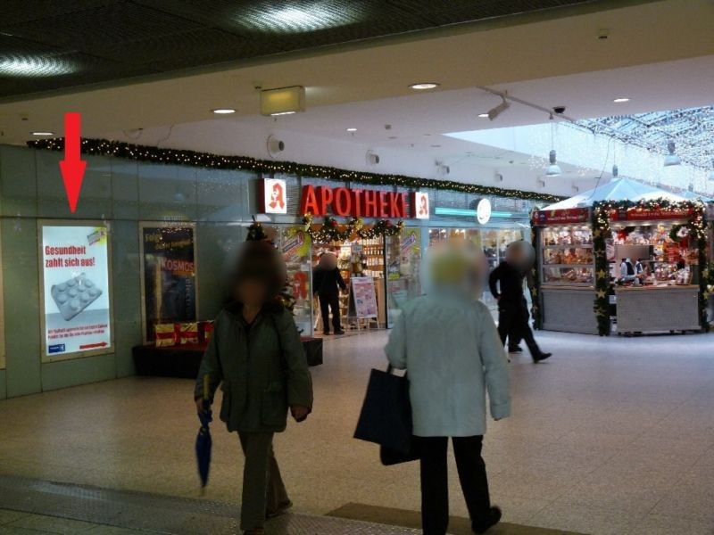 Bf Ostbahnhof, neb. Apotheke, li., 2.Sto.