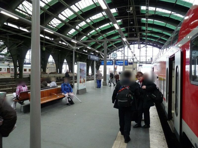 Bf Ostbahnhof, Bstg., Gl. 2, Abs. F, 2. Sto.