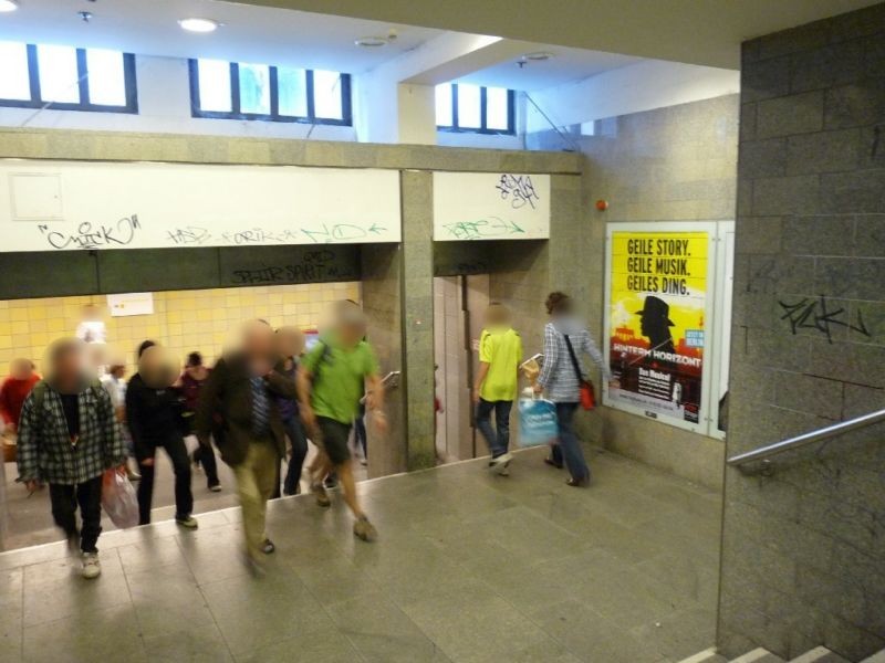 S-Bf Friedrichstr.,Durchg.Haupthalle z. U-Bahn li.