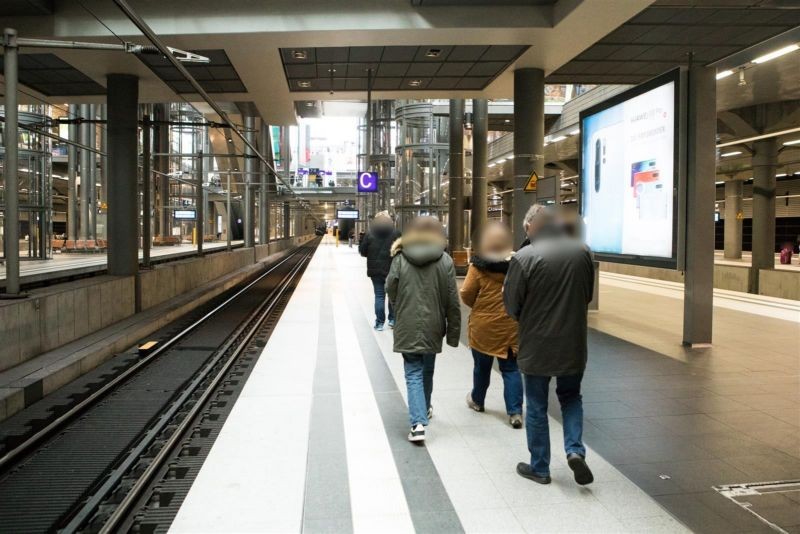 Hbf, Ebene -2, Bstg., Gl. 5, 5. Sto.