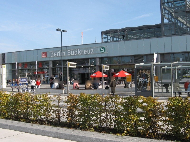 S-Bf Südkreuz, Vorplatz, HST hi. li. Außenseite