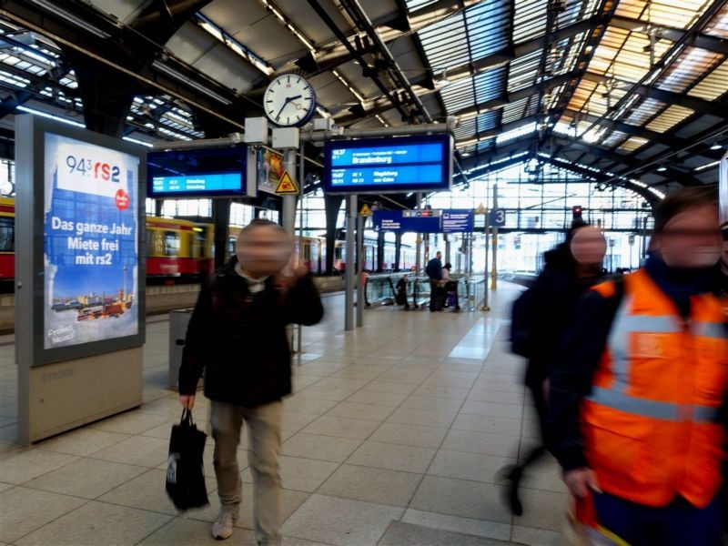 S-Bf Friedrichstr.,Regio-Bstg.,Gleis 3, 3. Sto.