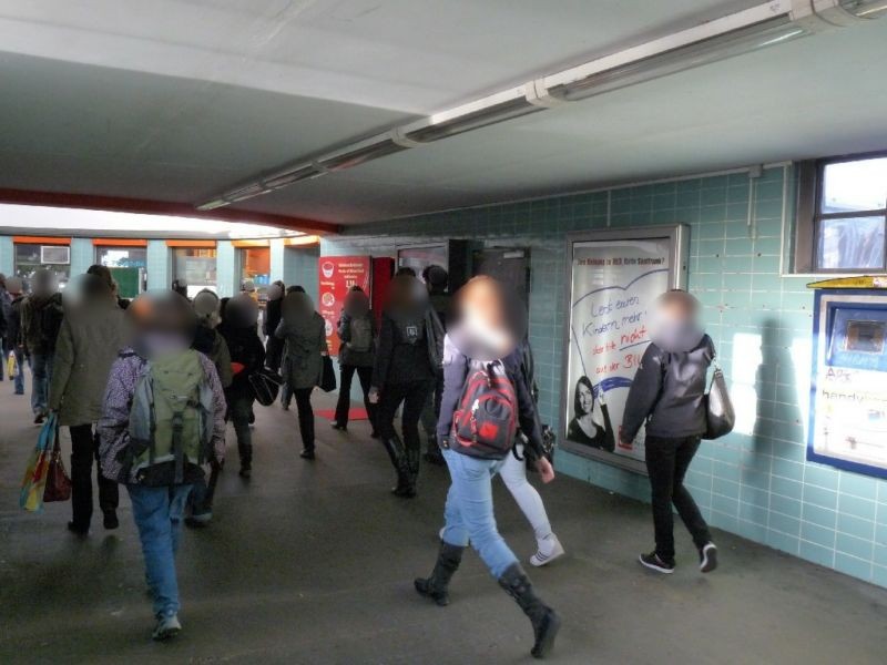 S-Bf Feuerbachstr.,Durchg., Eing. Geb.links