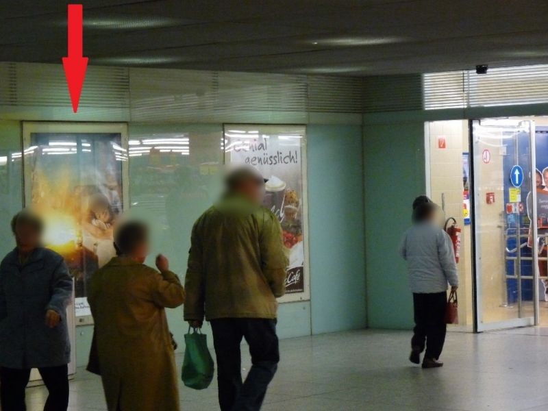 Bf Ostbahnhof, UG. vor Eingang Parkdeck, 2.Sto.