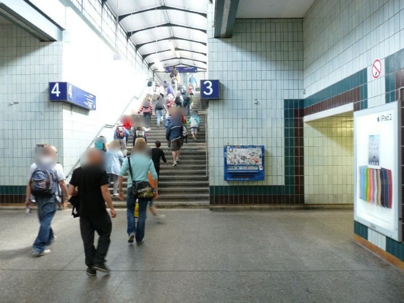 S-Bf Grünau, EH a. d. Säule, li. v. Treppe, Gl.