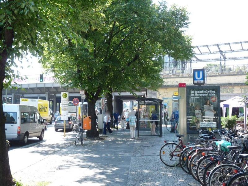 Tempelhofer Damm vor S-Bf, Si. Bf-Eingang