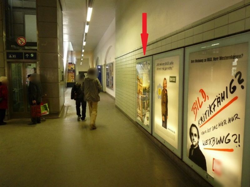 S-Bf Bellevue, Ausg.Bartningallee, li.Nh. Fahrst.,