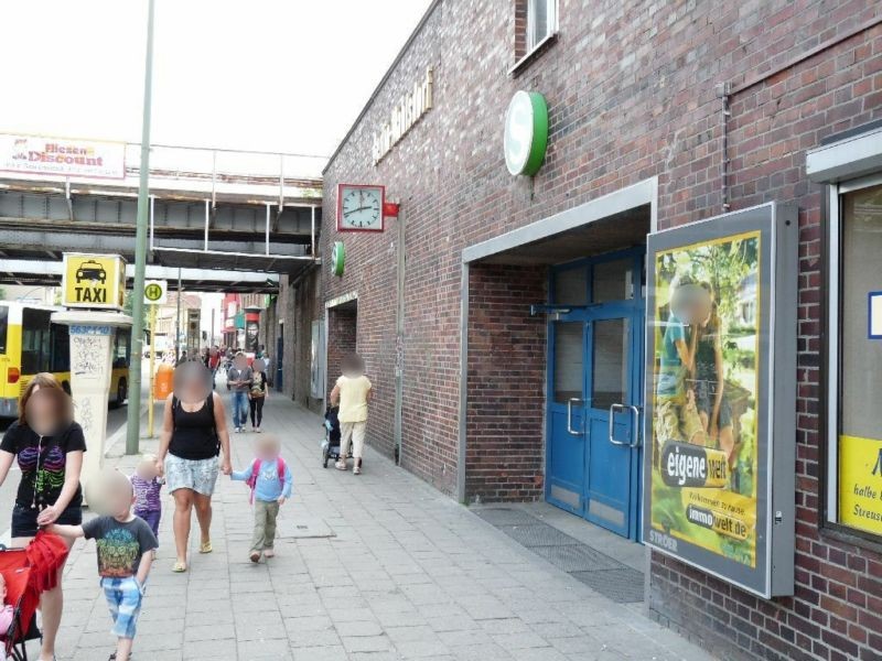 S-Bf Mahlsdorf, Bf-Geb., am Eing,re. Hönower Str.