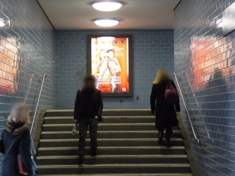 S-Bf Adlershof, nördl. Ausg. geg. Treppe, li.