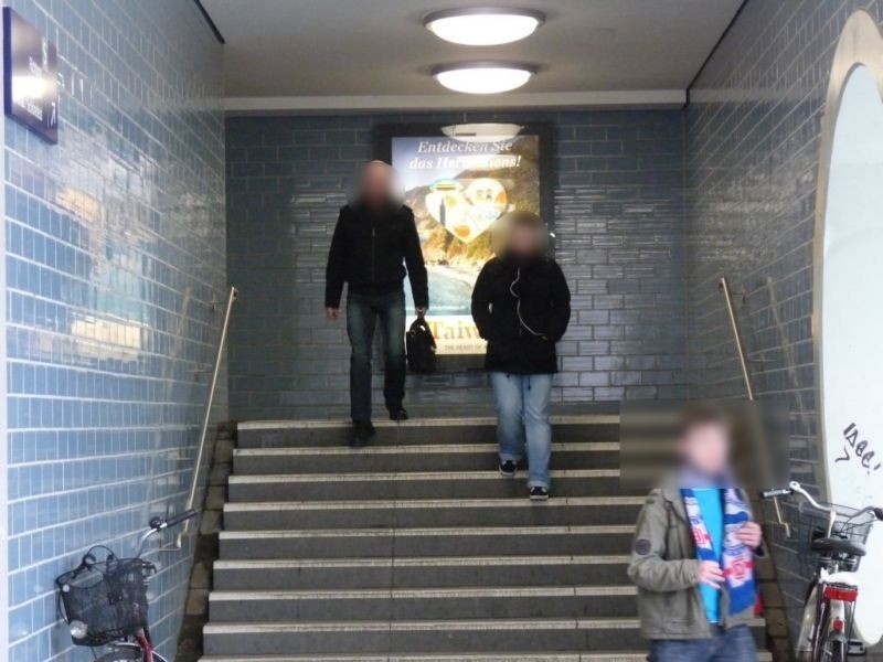 S-Bf Adlershof, nördl. Ausg. geg. Treppe, re.