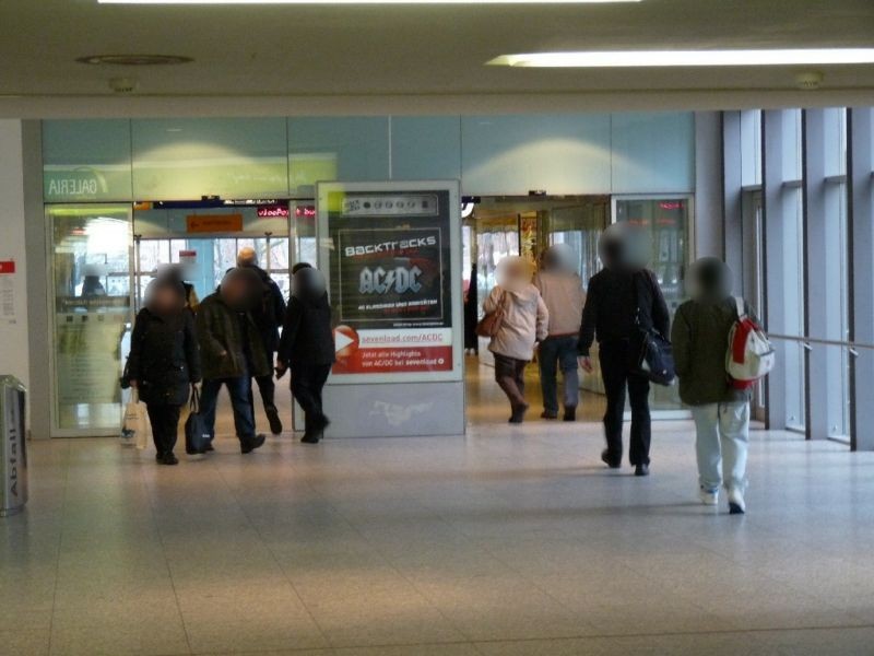 Bf Ostbahnhof, Westgang, zu Minerva Halle