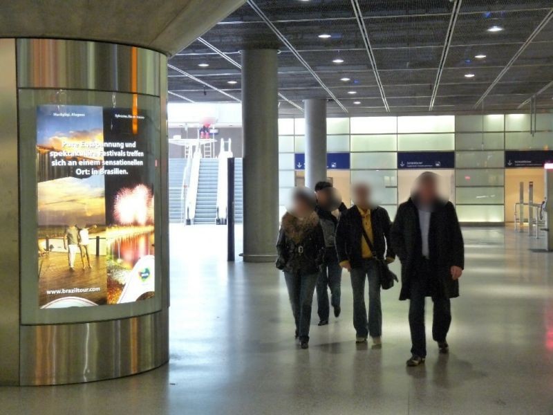 S-Bf Potsdamer Pl., Eing. Arkaden geg. Drehtür re.