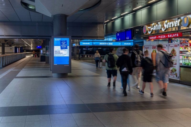 Hbf, E-1, Ostseite Säule 1, Sicht S