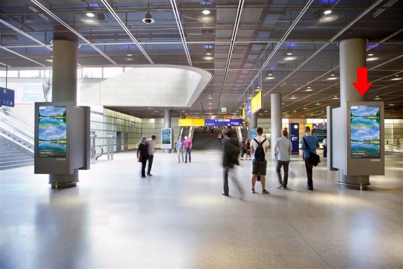 S-Bf PotsdamerPlatz,Nordpassre.Säulen Fahrtr.
