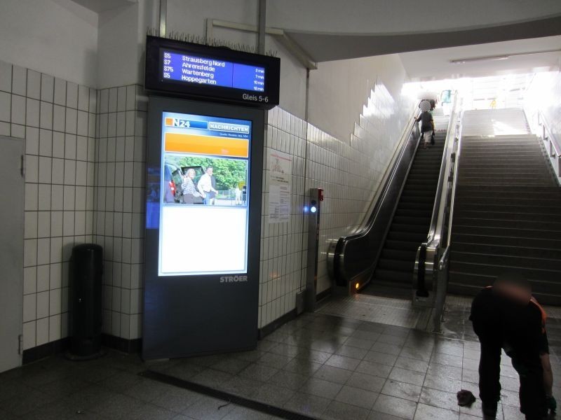S-Bf Charlottenburg,Östl. Aufg. Gl. 5-6 links