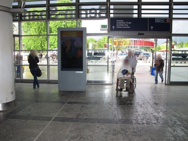S-Bf Spandau, Empfangshalle, Ausg. U-Bahn li.