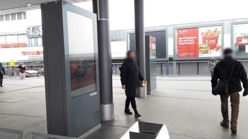 S-Bf Gesundbr., Vorh.,neb. Säulen,S-Bstg.1/2, re.