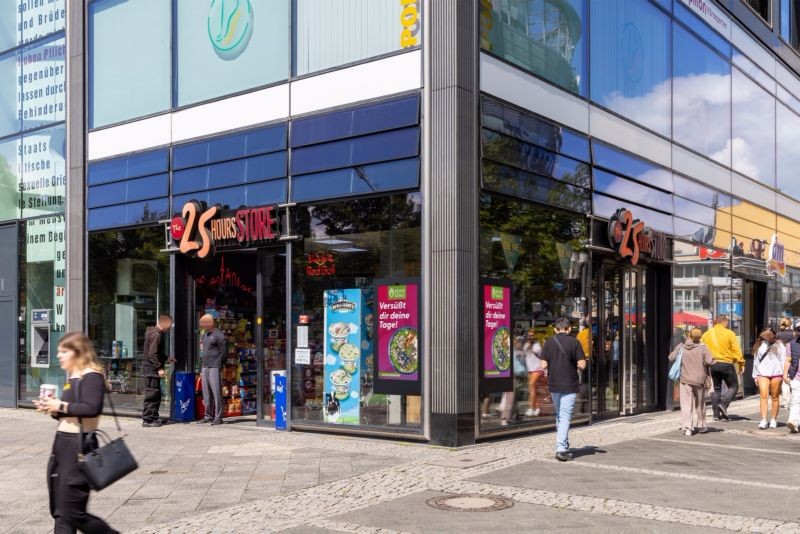 Wilmersdorfer Str. 66/Stuttgarter Platz/li.