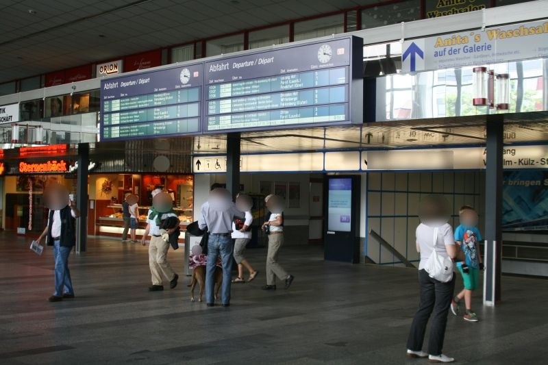 Hbf, EH, links vom Abgang zur Bstg.-Ufg.