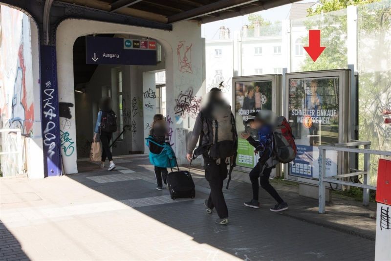 Bf Charlottenhof, Bstg., Gleis 1 re.