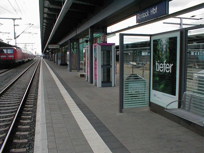 Hbf, Bstg., Gleis 3, in Sitzgruppe, Bereich G