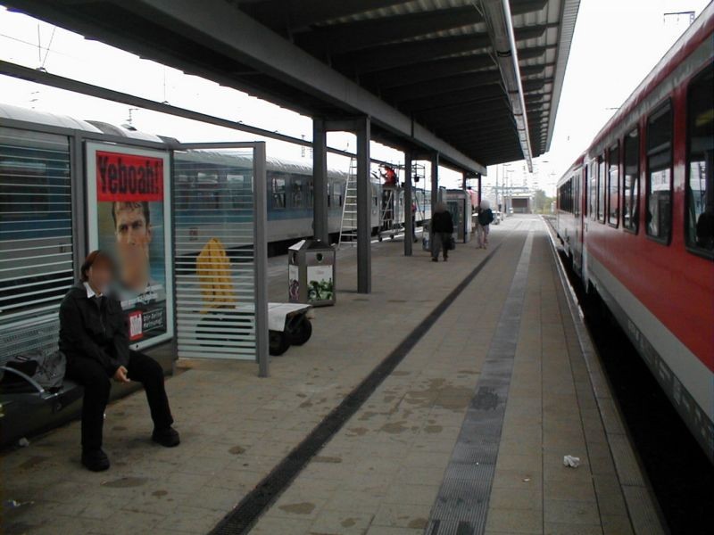 Hbf, Bstg., Gleis 11 in Sitzgruppe