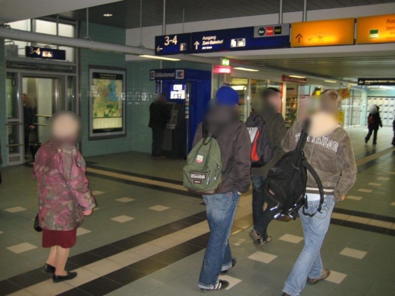 Hbf, Personentunnel,am Aufzug zu Bstg.,Gl.3/4, re.