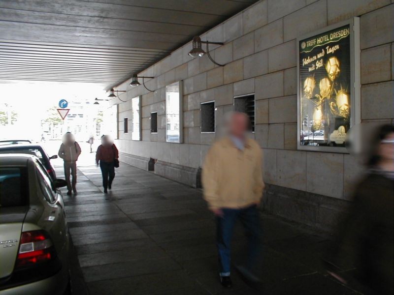 Hbf, Prager Str., Ufg., li. vom Eing., 4.Sto.