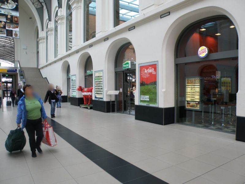 Hbf, Längshalle, Ri. Quer-Bstg., 3. Sto.