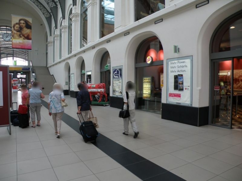 Hbf, Längshalle, Ri. Quer-Bstg., 4. Sto.