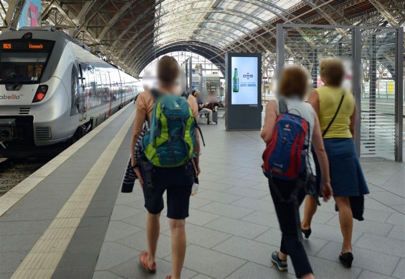 Hbf, Bstg., Gl. 10/11, Reihe 2