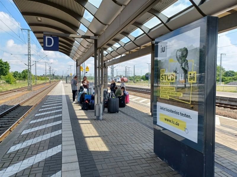 Hbf, Bstg., Gleis 2,Vitrine 76