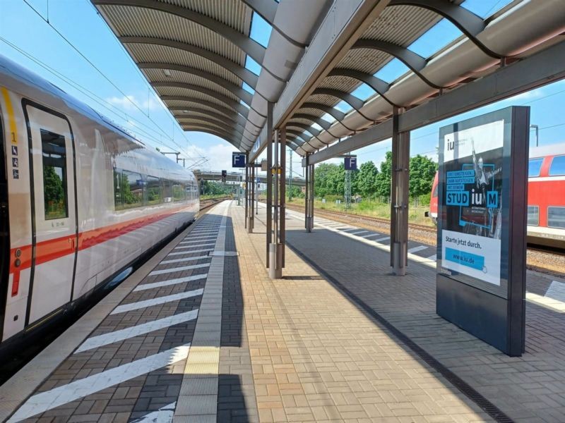 Hbf, Bstg., Gleis 3,Vitrine 78