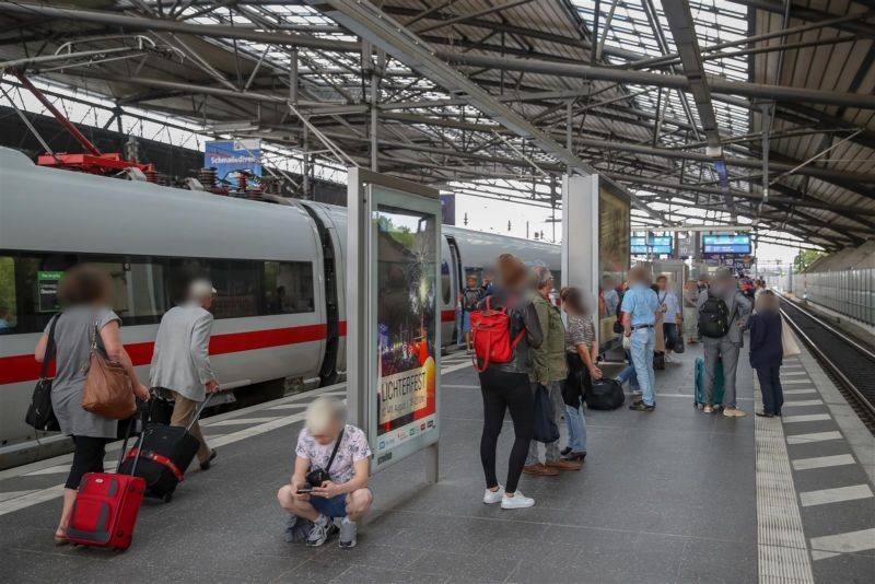 Hbf, Bstg., Gleis 10, Abschnitt C/D