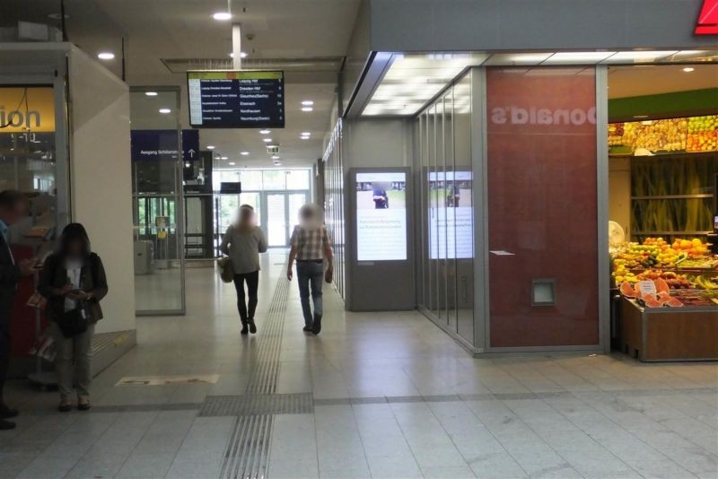 Hbf, Hinter Service Point rechte Anlage