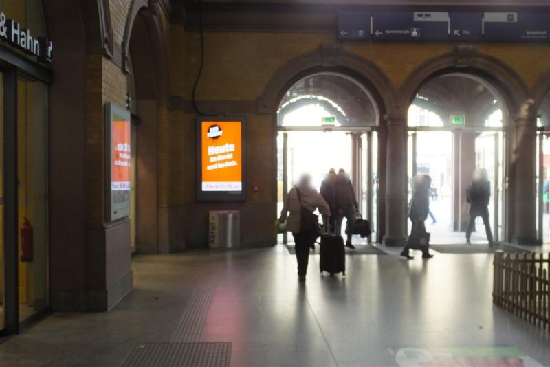Hbf, li. v. Ausg. Ri. Bahnhofsvorplatz