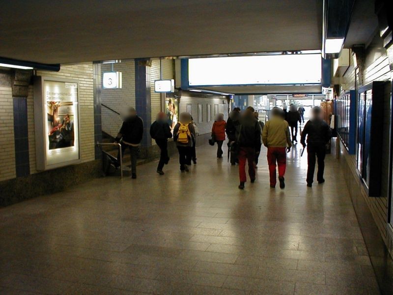 Hbf, Bstg.-Ufg, Aufg. zu Bstg. 1/2 li. Vitrine 115