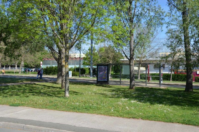 Am Wiesenhügel/HST Färberwaidweg sew./außen