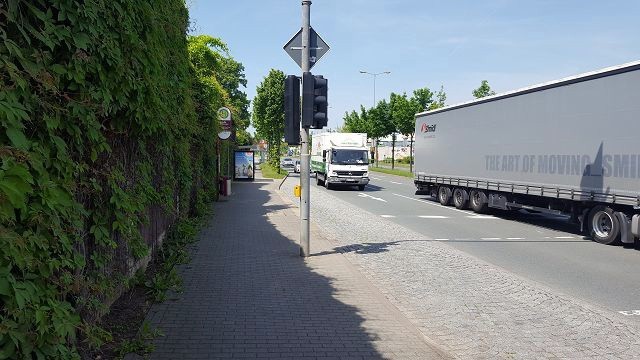 Weimarische Str./EKZ Linderbach saw./außen
