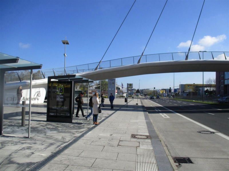 Krefelder str. vor Stadion re./We.li.