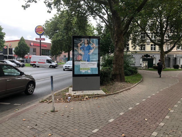 Bornstr. 150/Mittelinsel/Si. Fußweg