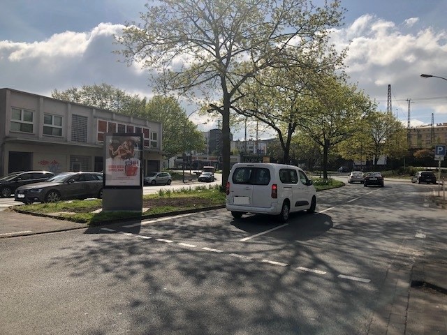 Leopoldstr.  10/Steinstr./Mittelinsel Si. Kreuzung