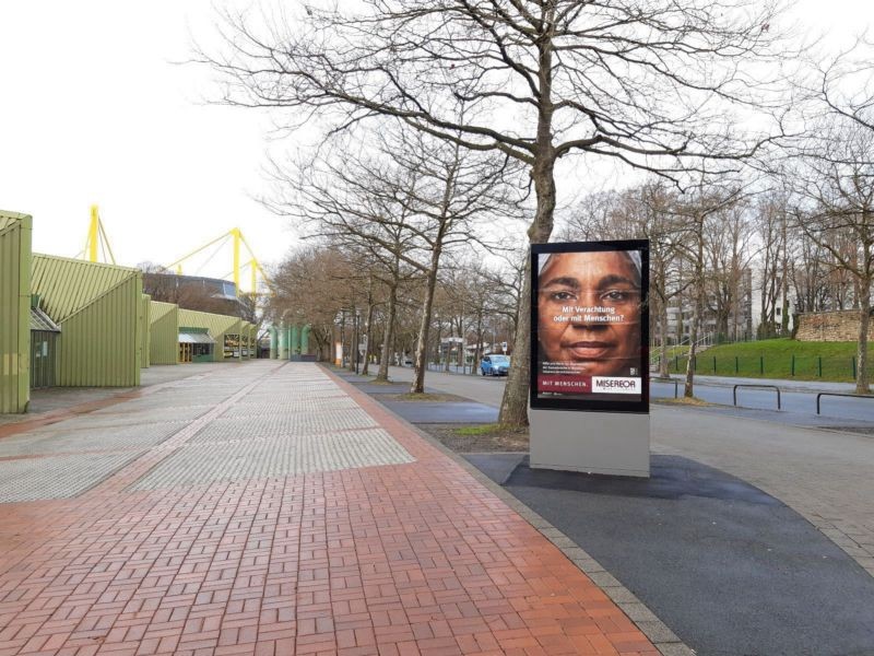 Strobelallee/Helmut-Körnig-Halle/U-Bahn/We.li.